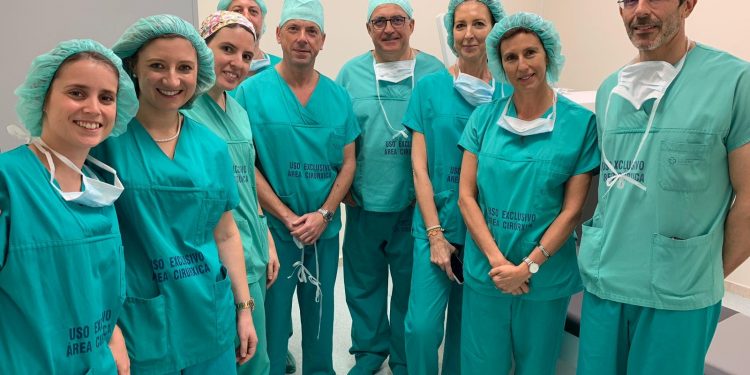 Oftalmólogos de Lisboa aprenden no Meixoeiro técnica láser para cataratas