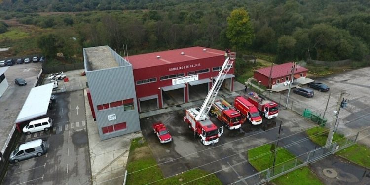 Un incendio obliga a desalojar un edificio en O Porriño