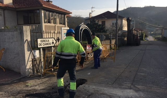 Fin ás obras para levar o abastecemento a toda a rúa San Roque de Camos