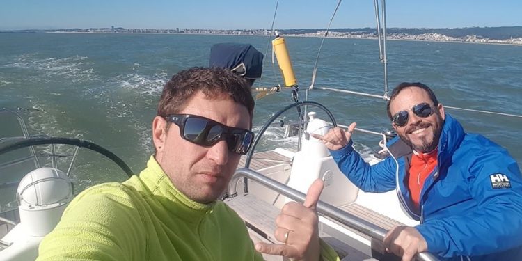 Los vigueses con el barco retenido en Portugal deciden pagar la multa