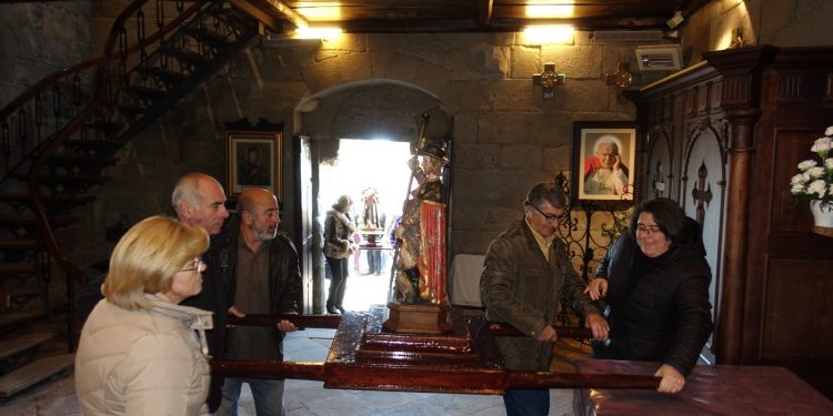 Los abuelos reciben un merecido homenaje en la fiesta de As Candelas