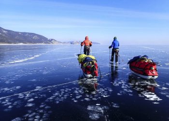 La expedición de Chus Lago supera los 500 kilómetros sobre el hielo del Lago Baikal
