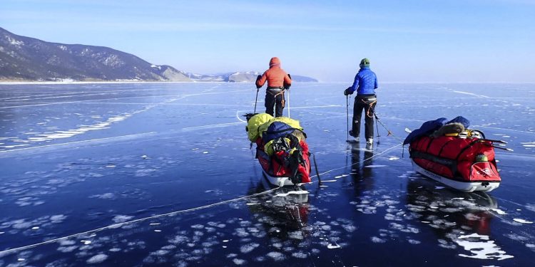 La expedición de Chus Lago supera los 500 kilómetros sobre el hielo del Lago Baikal