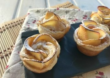 Rosas de manzana y hojaldre