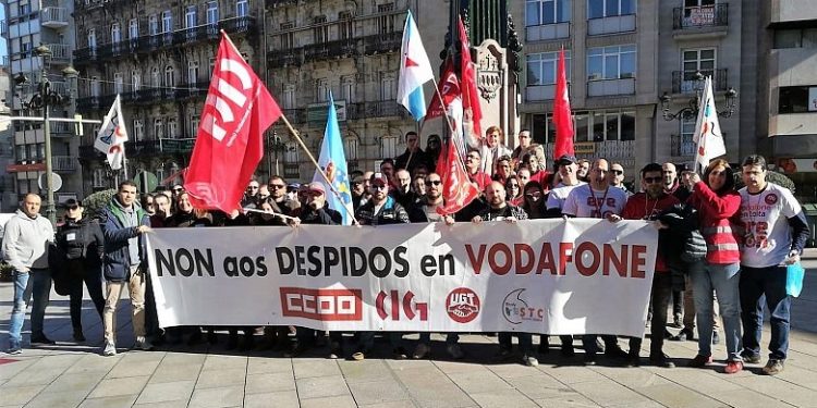 Medra o apoio á folga contra os despidos en Vodafone