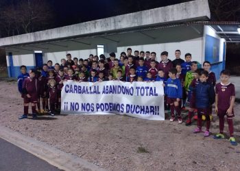 O Concello asegura que realiza o mantemento do campo de fútbol do Carballal