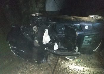 Un fallecido y un herido en Arbo tras caer el vehículo en el que viajaban a la vía del tren