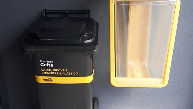 El Celta instala papeleras y contenedores de reciclaje en Balaídos y A Madroa