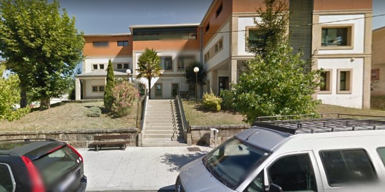 Un juzgado de Ponteareas abre juicio oral contra el dueño de los perros que dejaron sin piernas a una octogenaria de Covelo