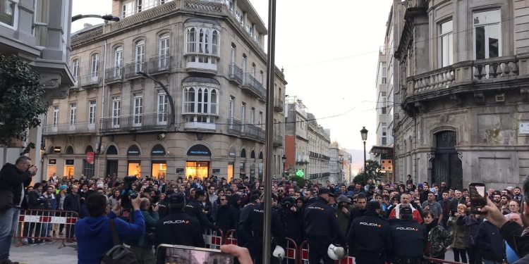 Decenas de personas protestan en Príncipe por el acto del PP en la sede del Celta
