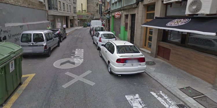 Bomberos y policías reaniman a seis gatos tras un incendio en una casa del Calvario