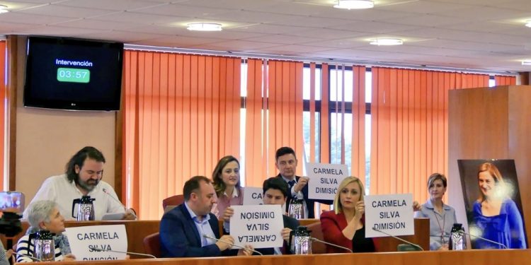 El Pleno de Vigo rechaza la dimisión de Carmela Silva