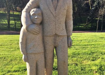 Oito esculturas da exposición «Nado en Pedra» lucirán en sete concellos