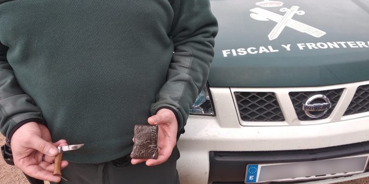 Sorprenden a un joven de Gondomar en la calle con 40 gramos de hachís