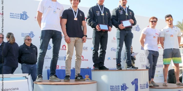 Los vigueses Bugallo y Lorenzo, terceros en el Nacional de 49er