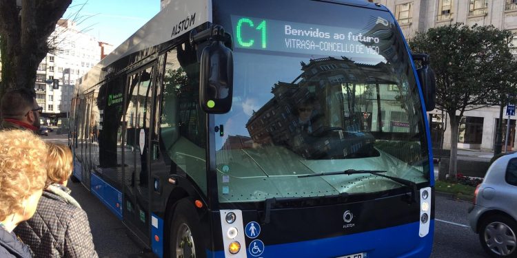 Vigo ya disfruta gratis del autobús eléctrico del futuro