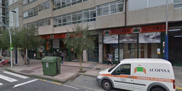 Vigo registra durante la noche tres incendios, uno de los cuales obligó a desalojar un edificio