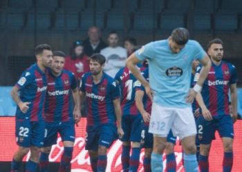 Naufragio total en Balaídos: hundimiento del Celta y primeros cánticos contra Mouriño