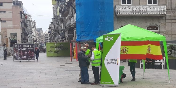 VOX pide a sus votantes de Vigo que garanticen la presencia de sus papeletas en los colegios electorales