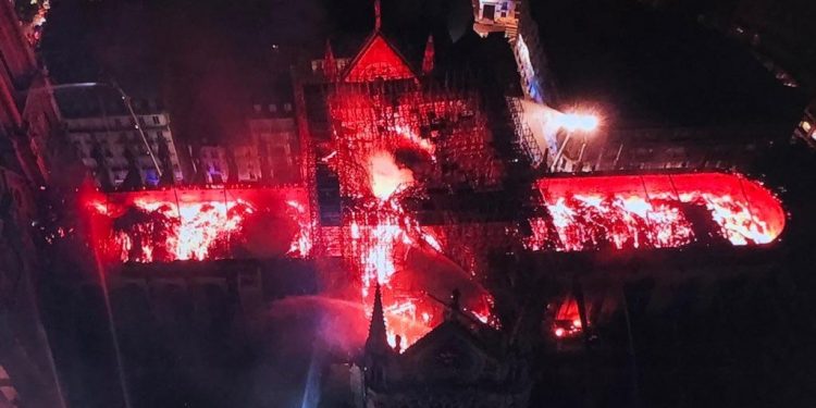 Los canteros de la Diputación se ofrecen para restaurar Notre Dame