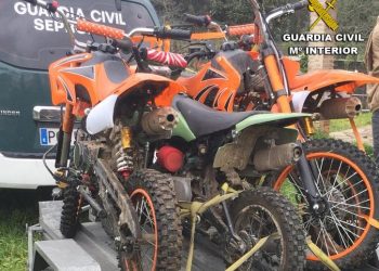 Pillan en Mos a tres jóvenes con motos de cross sin luces ni permisos