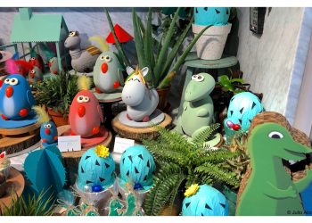 El dinoseto en forma de mona