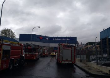 Sofocado sin heridos el incendio en una nave industrial en Vilagarcía