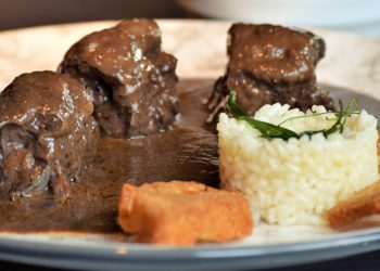 A lamprea do Río Miño, raíña da mesa desde 22 euros na Guarda