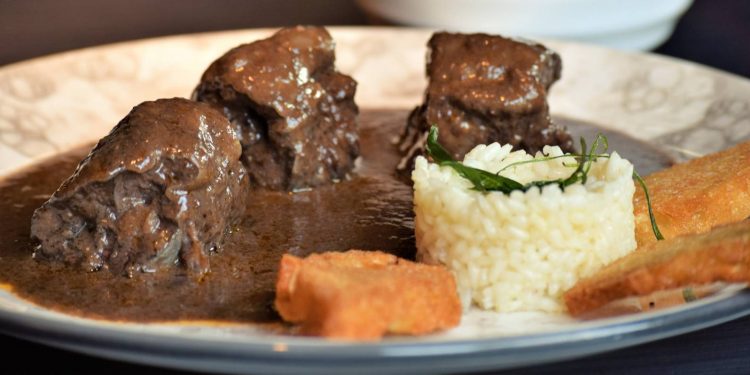 A lamprea do Río Miño, raíña da mesa desde 22 euros na Guarda