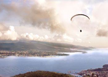Marcha nórdica, parapente e pontismo no programa Delecer da UVigo