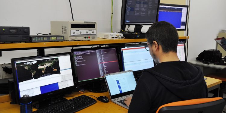 O satélite vigués, preparado para as probas contra os lumes forestais