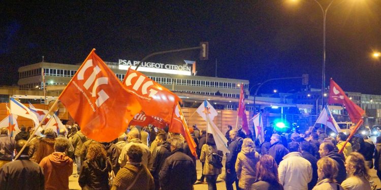 Mobilizacións sindicais pola precariedade e a saúde laboral en PSA Vigo
