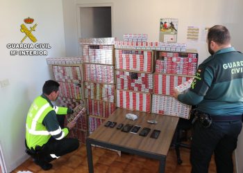 La Guardia Civil asiste a unos coches en la A-55 y descubre 7.000 cajetillas de contrabando
