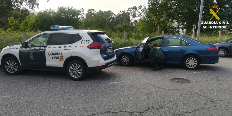 La Guardia Civil detiene a dos vecinos de Tomiño por tráfico de drogas