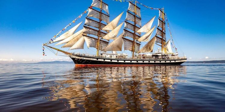 Abre sus puertas en Vigo el buque escuela polaco ‘Dar Mlodziezy’