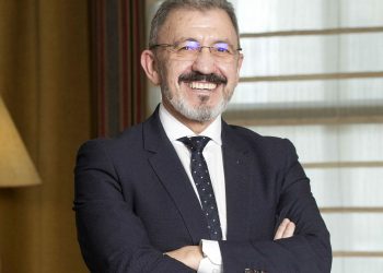 Elena Muñoz ficha como número 2 al gerente de los hospitales privados de Galicia