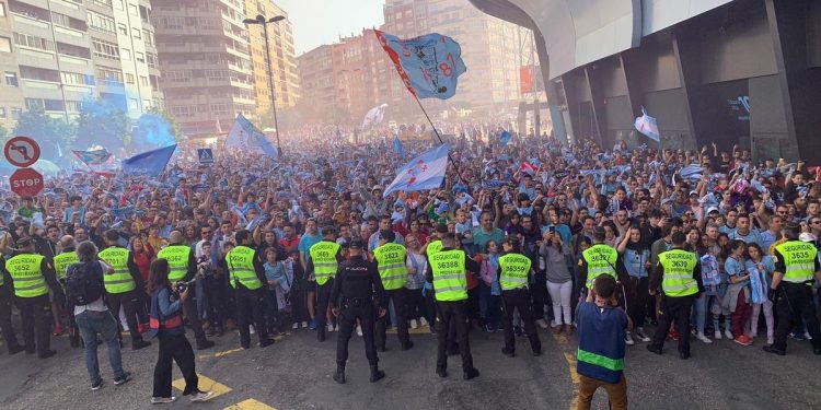 Así fue el espectacular recibimiento, tercero en tres semanas, al Celta en Balaídos