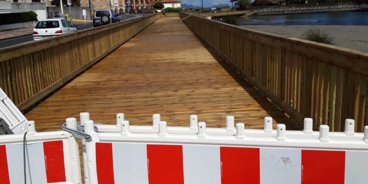 Baiona reabre la pasarela de A Ladeira adaptada a bicis y peatones