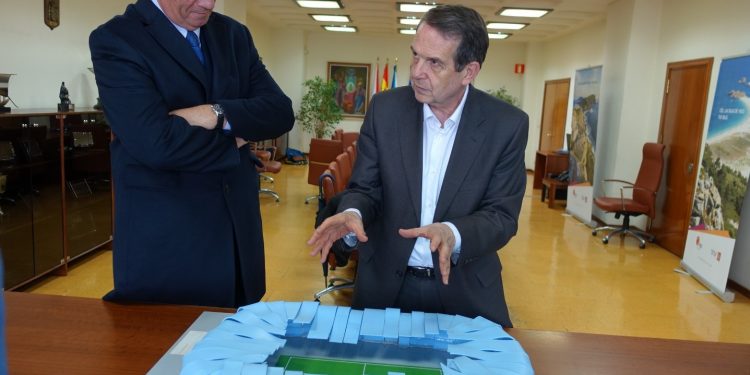 SICO abre en Vigo con una clase magistral del arquitecto del Mundial 2022