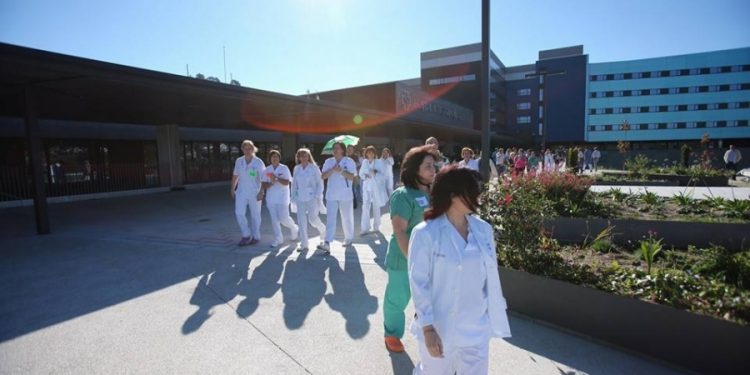 A área sanitaria de Vigo pon en marcha un plan ante o “déficit provisional” de persoal de enfermería