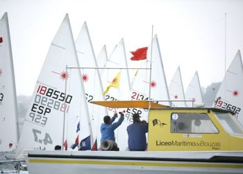 Gonzalo Araújo lidera el Trofeo Jesús Betanzos de Láser en Bouzas