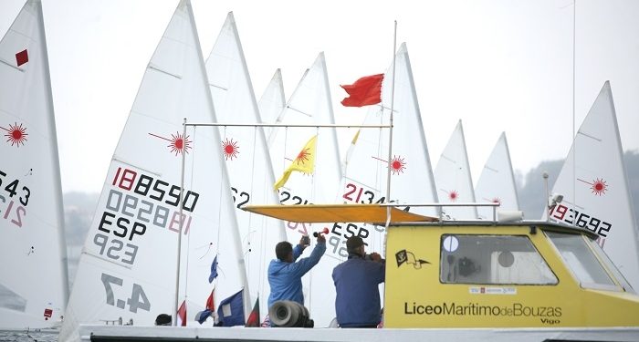 Gonzalo Araújo lidera el Trofeo Jesús Betanzos de Láser en Bouzas