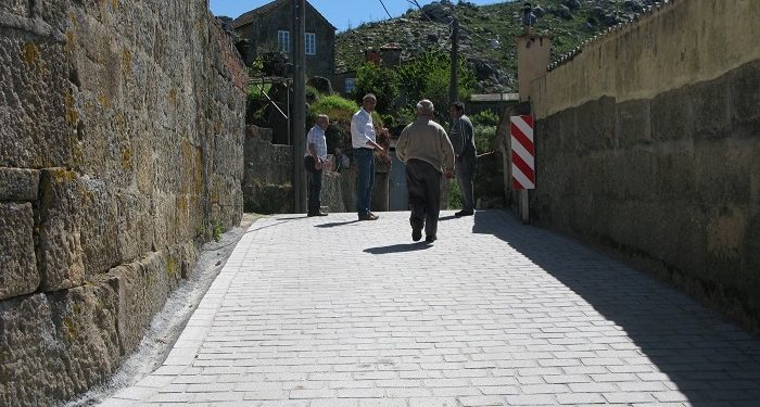 O Concello de Nigrán remata o empedrado da rúa Igrexa de Chandebrito