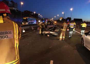 Redondela se tiñe de luto por el accidente de la AP9 en el que fallecieron tres jóvenes