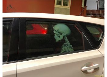 La muerte viaja en coche