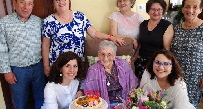 A “avoa de Oia” cumpre 103 anos