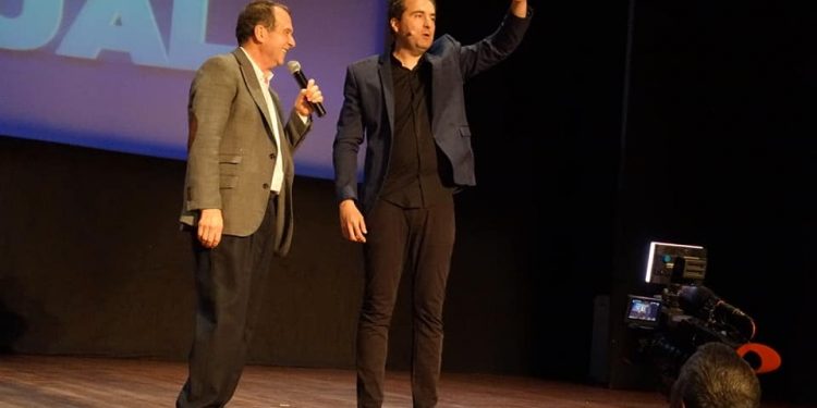 Abel Caballero y su doble se suben al escenario en Vigo y se marcan otro reto