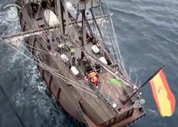 Evacuado a Vigo un marinero del galeón «Andalucía»