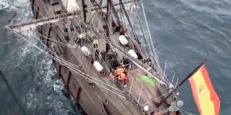 Evacuado a Vigo un marinero del galeón «Andalucía»