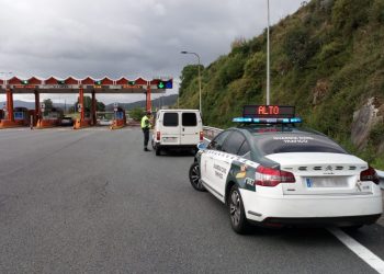 Cazan a un moañés conduciendo ebrio dos veces en dos horas y tras saltarse la inmovilización de su coche